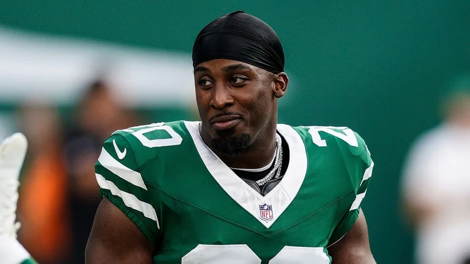 Jets Star Breece Hall Sustains Groin Strain During Practice, Early Indications Suggest Minor Injury